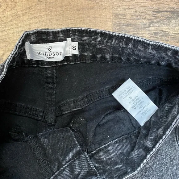 Women's Black Cargo Jeans - Picture 8 of 8
